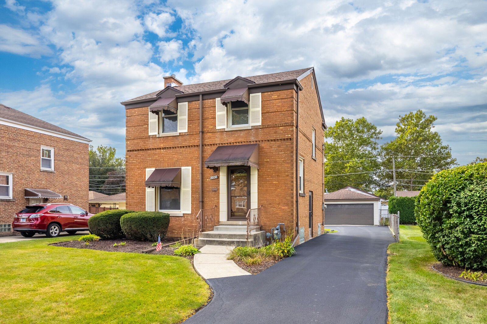 Property Photo: 2230 Kensington Avenue IL 60154
