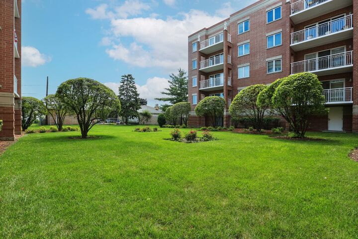 Property Photo:  4655 N Cumberland Avenue 502  IL 60706