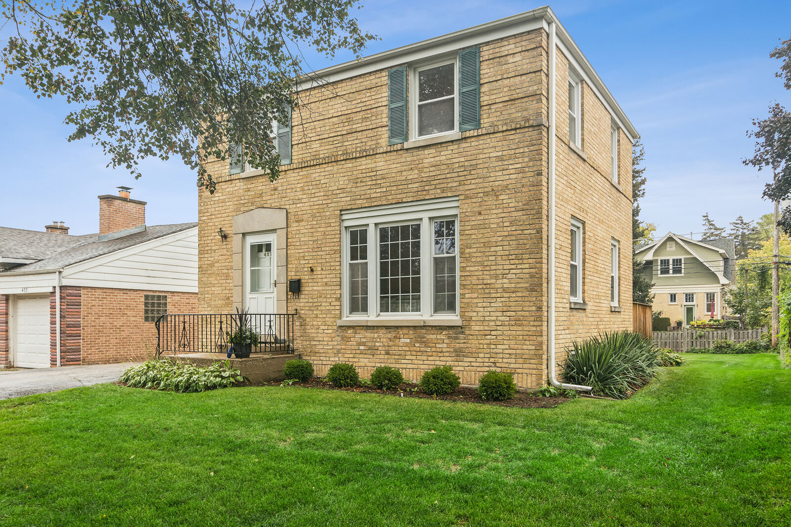 Property Photo:  437 S Vail Avenue  IL 60005 