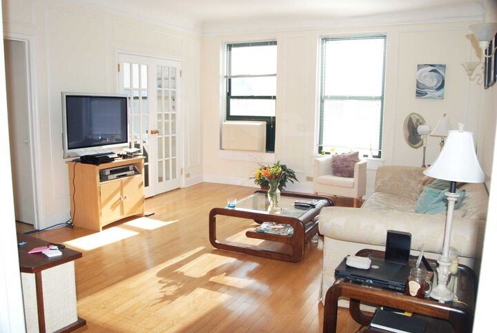 Property Photo: 10 W Elm Street 602 IL 60610