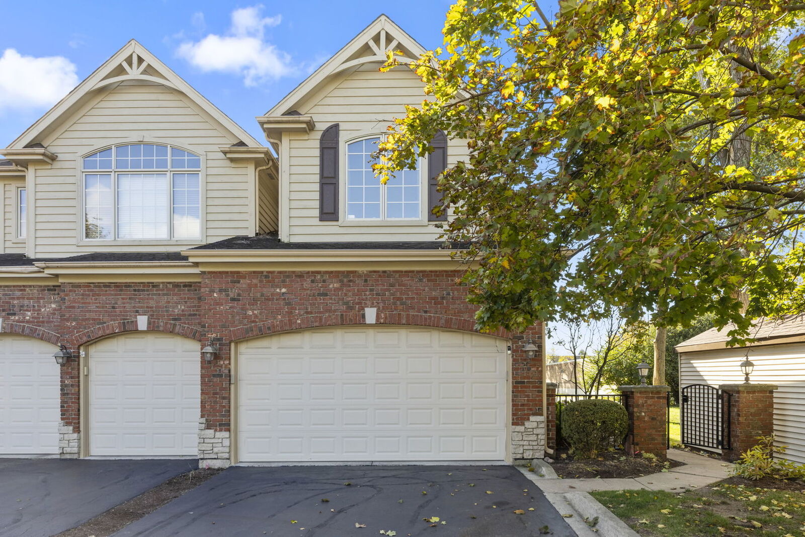 Property Photo:  1161 Lisle Place  IL 60532 