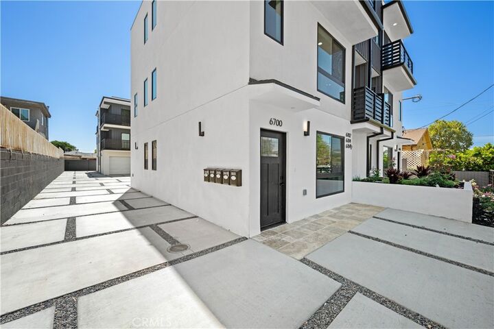 Property Photo:  6704 1/2 Kester Avenue  CA 91405