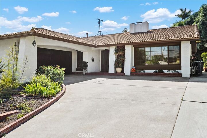 Property Photo: 430 Teakwood CA 90631