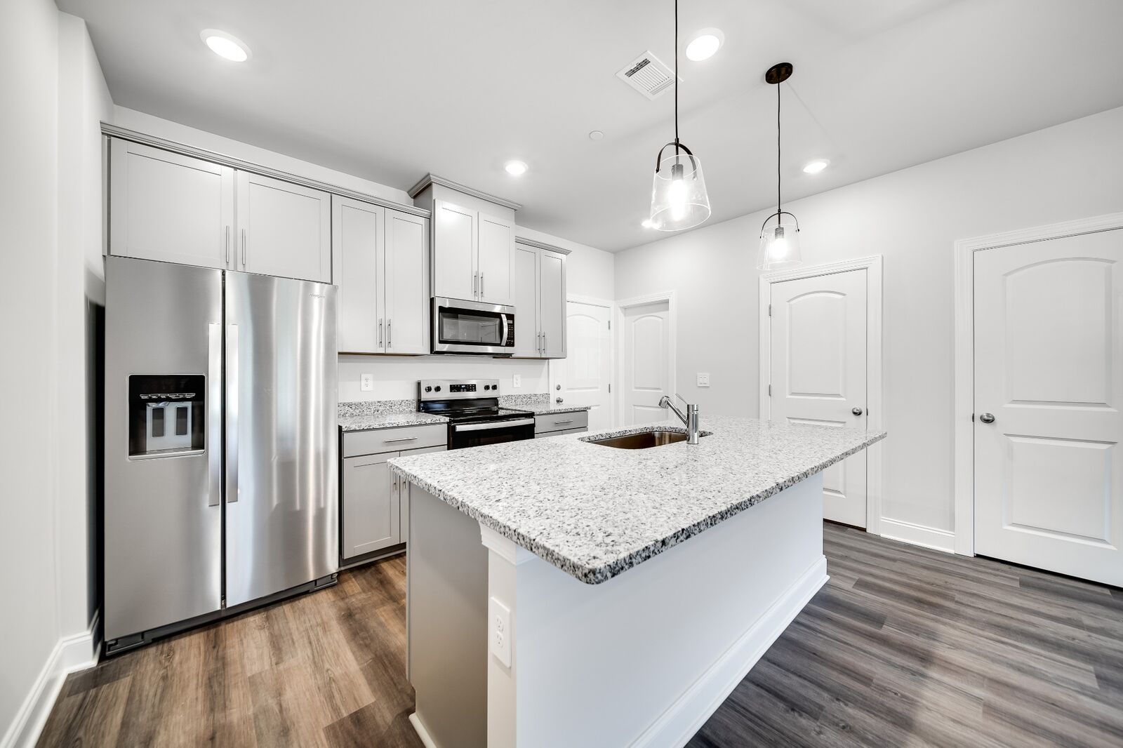 Property Photo: 204 Douglas Bend Rd 405 TN 37066