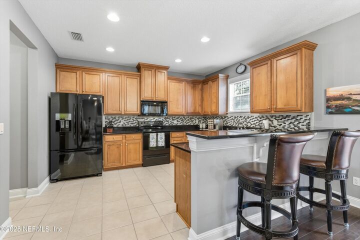 Property Photo: 12441 Blackwater Court FL 32223