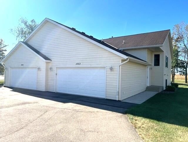 1053 Prairie View Drive SW  Hutchinson MN 55350 photo