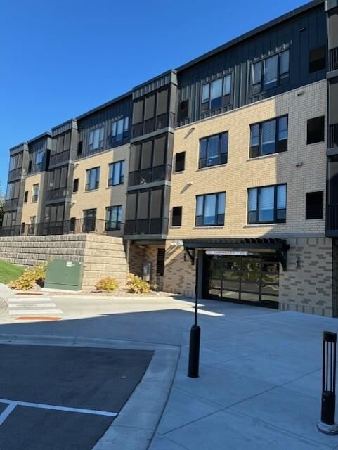Property Photo: 1948 W Wayzata Boulevard 308 MN 55356