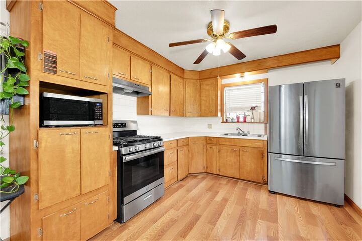 Property Photo: 2011 S 13th Street AR 72758