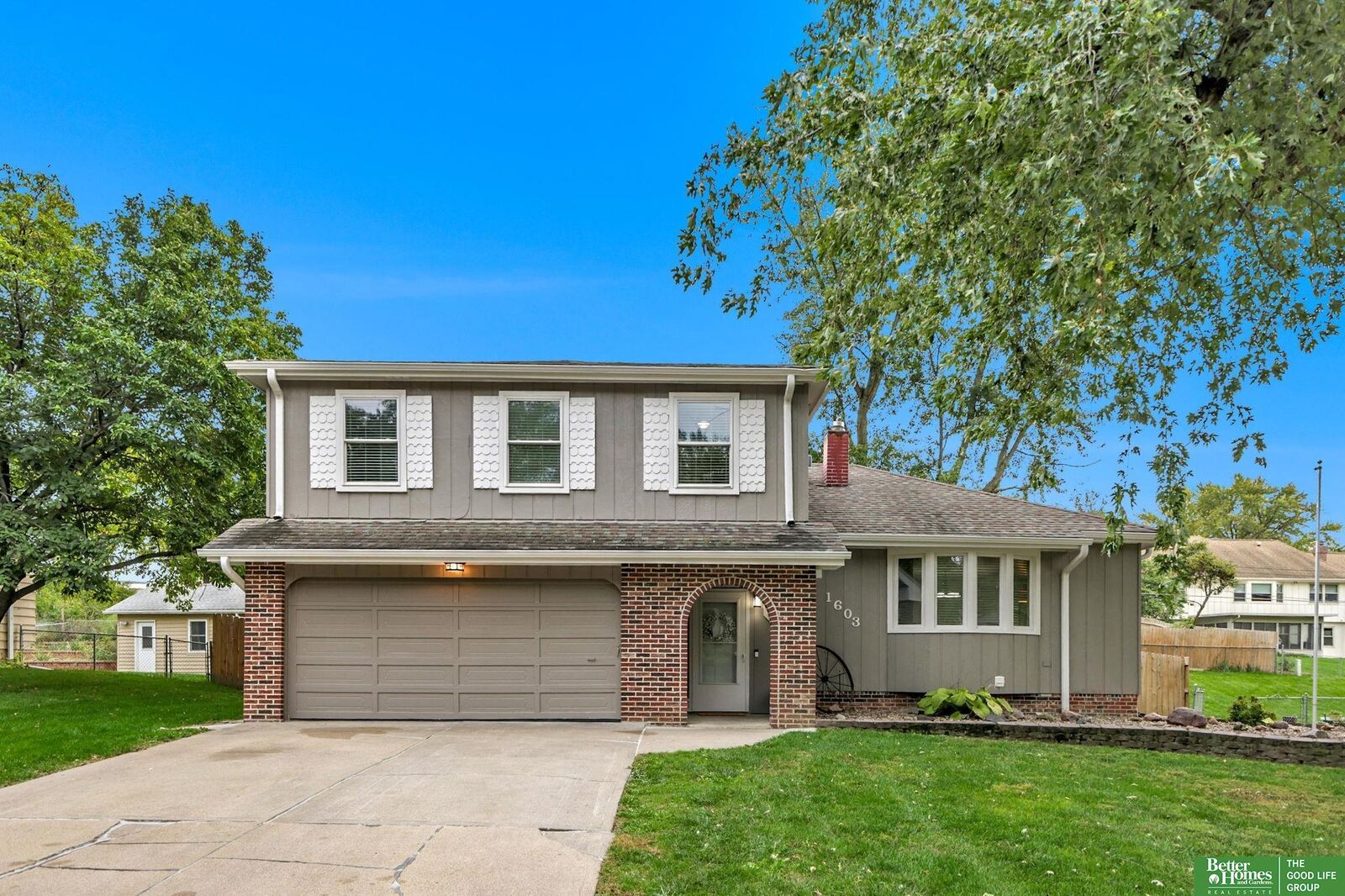 Property Photo: 1603 Cascio Drive NE 68046
