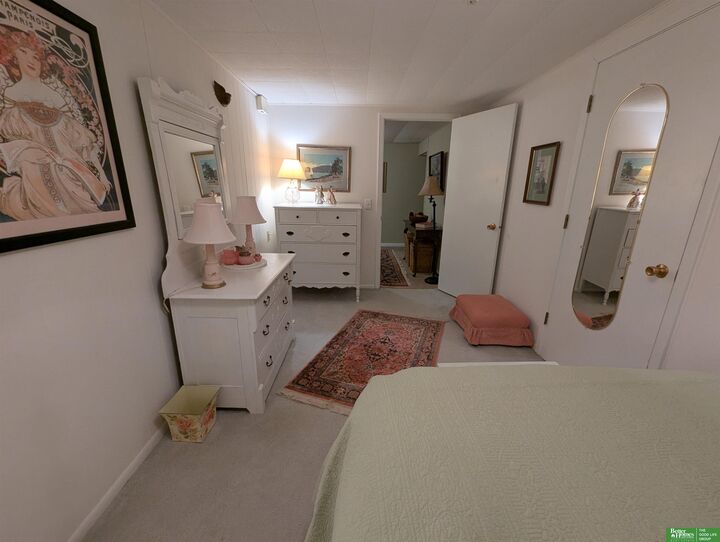 Property Photo: 11823 Mason Plaza NE 68154