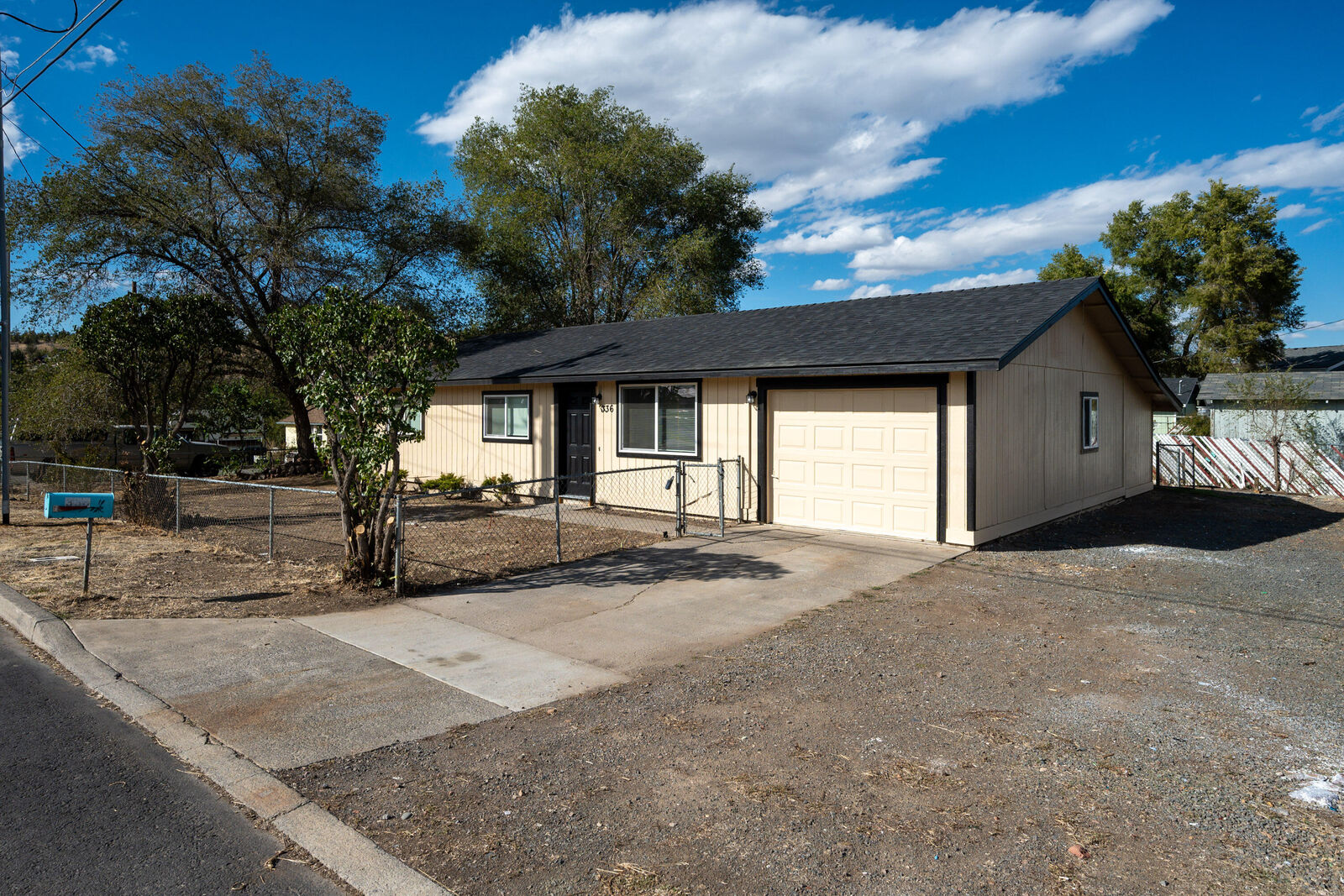 Property Photo: 336 SW H Street OR 97741
