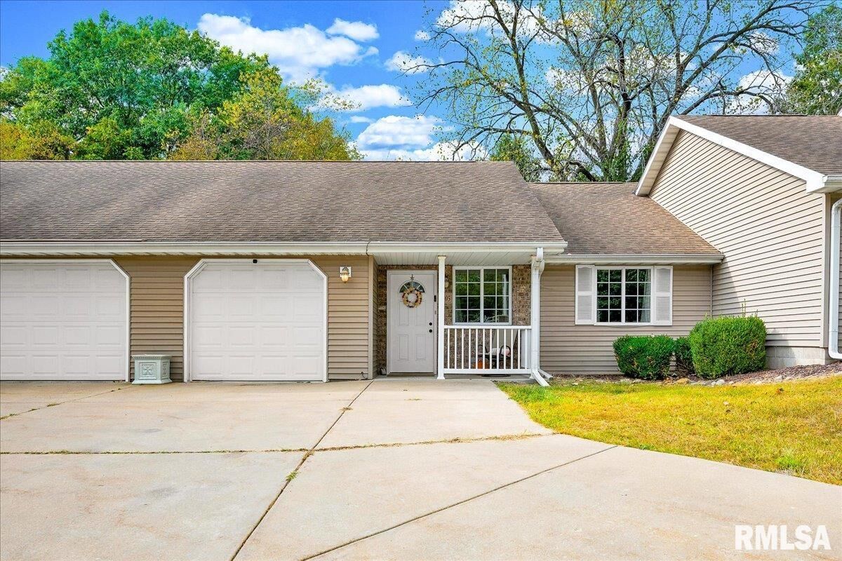 Property Photo: 3005 N Molleck Drive IL 61604