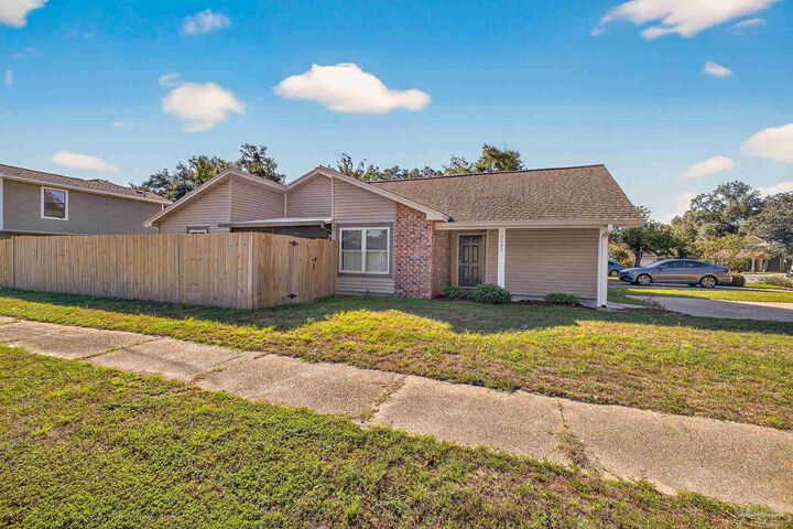 Property Photo: 3020 Cedarwood Village Ln FL 32504