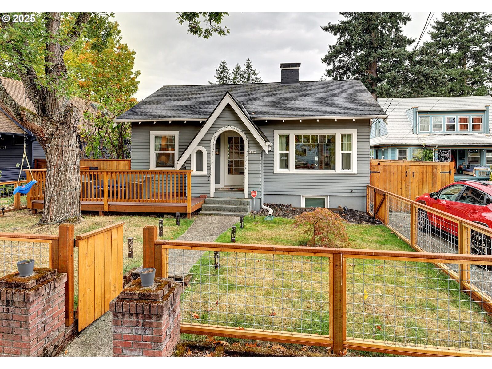 Property Photo: 5129 SE 60th Ave OR 97206
