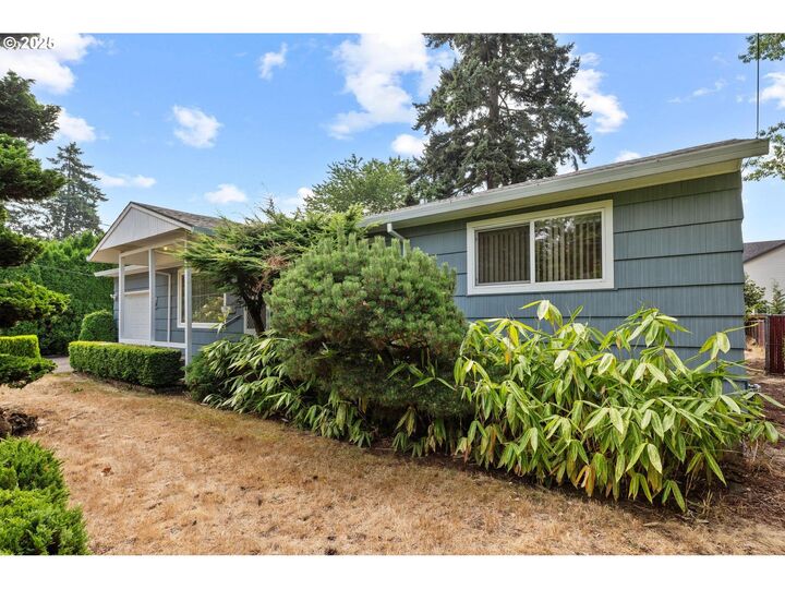 Property Photo: 8504 NE Eugene St NE OR 97220