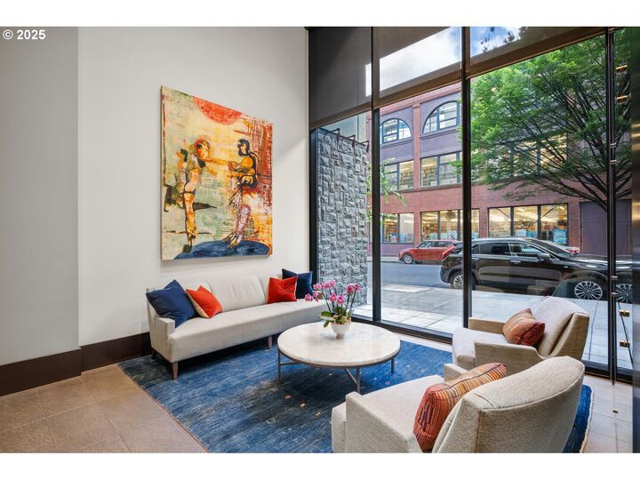 Property Photo:  1025 NW Couch St 1111  OR 97209 