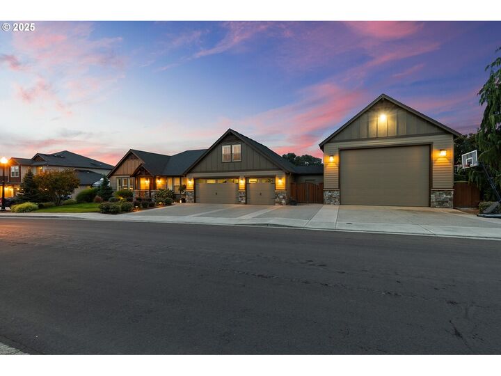Property Photo: 12500 NW 48th Ct WA 98685