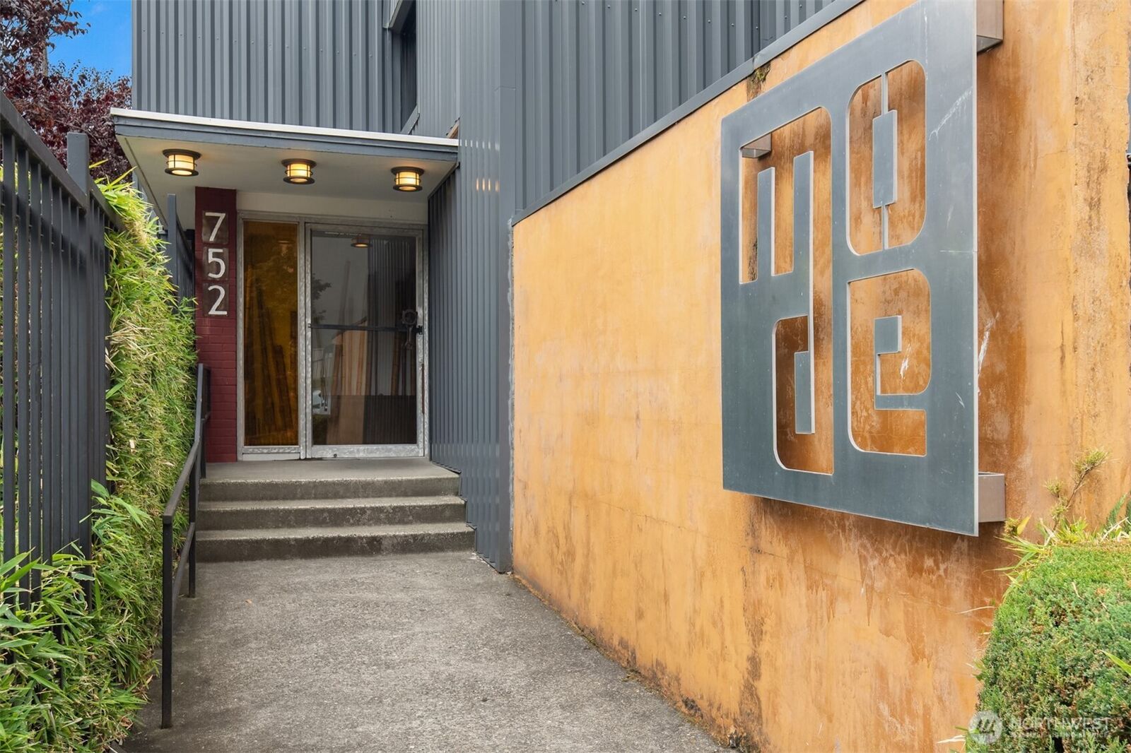 Property Photo: 752 Bellevue Avenue E 107 WA 98102