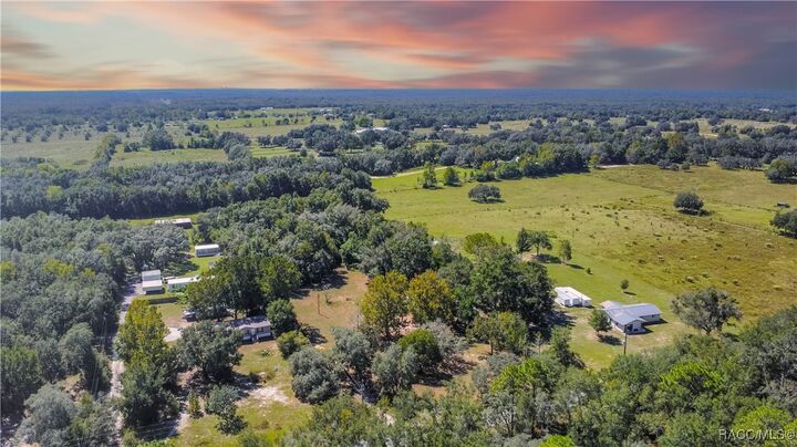 Property Photo: 1230 W Noble Street FL 34461