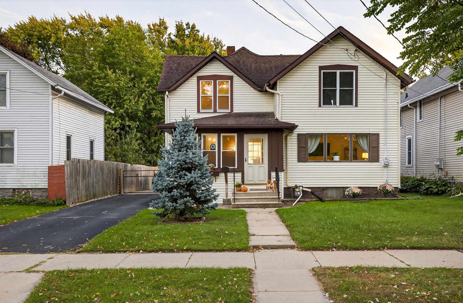 Property Photo:  1017 W Lawrence Street  WI 54914-5211 
