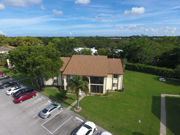Property Photo: 5900 Whispering Pine Way B-2 FL 33463