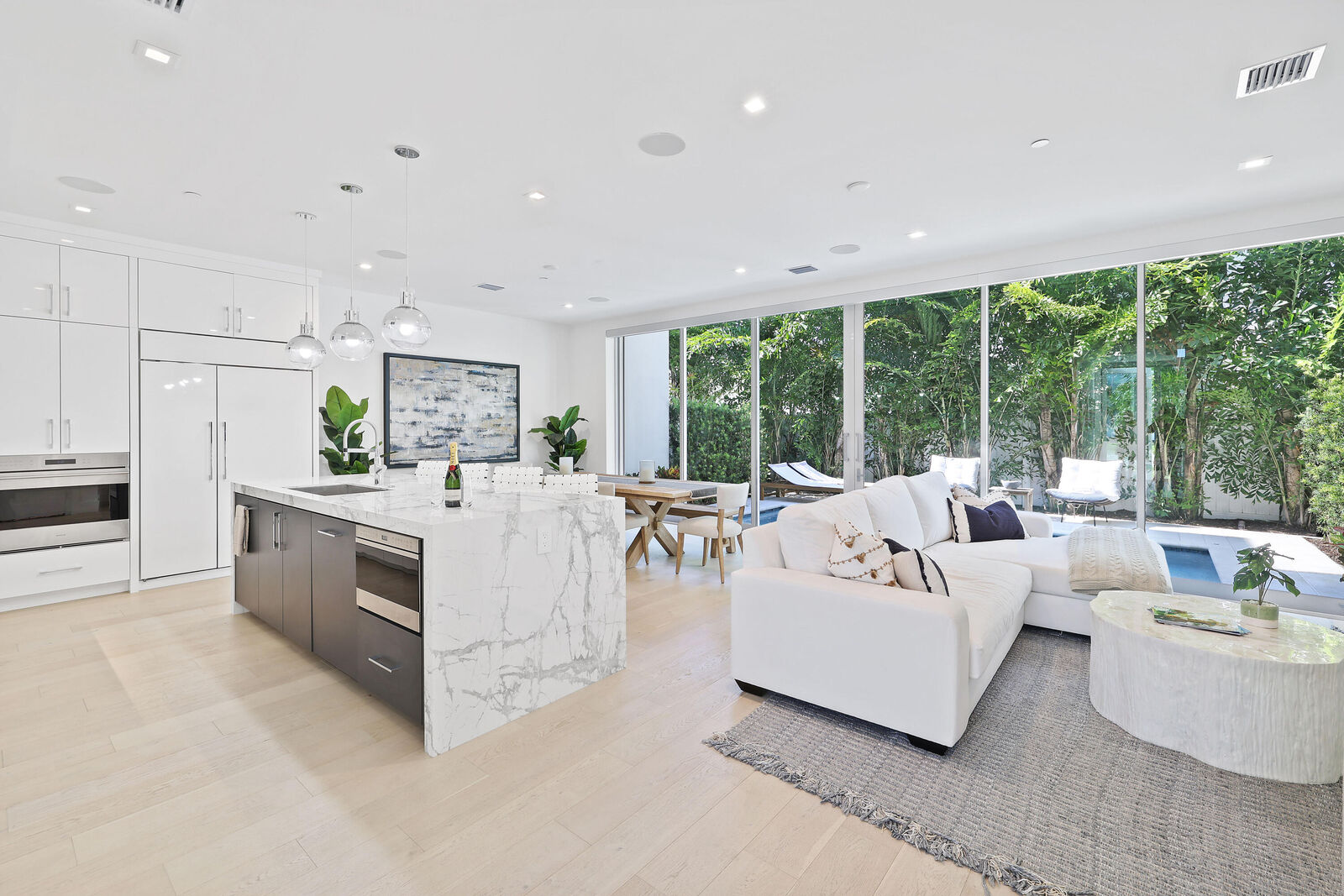 Property Photo: 200 NE 7th Avenue 2 FL 33483