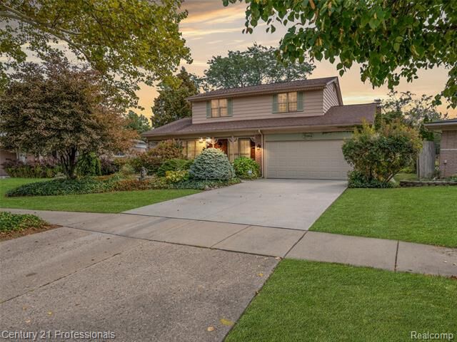 Property Photo: 35604 Alta Vista Dr Drive MI 48312