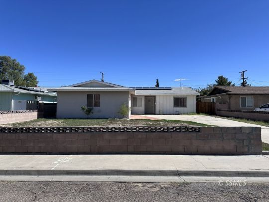 Property Photo: 324 Gold Canyon Dr CA 93555