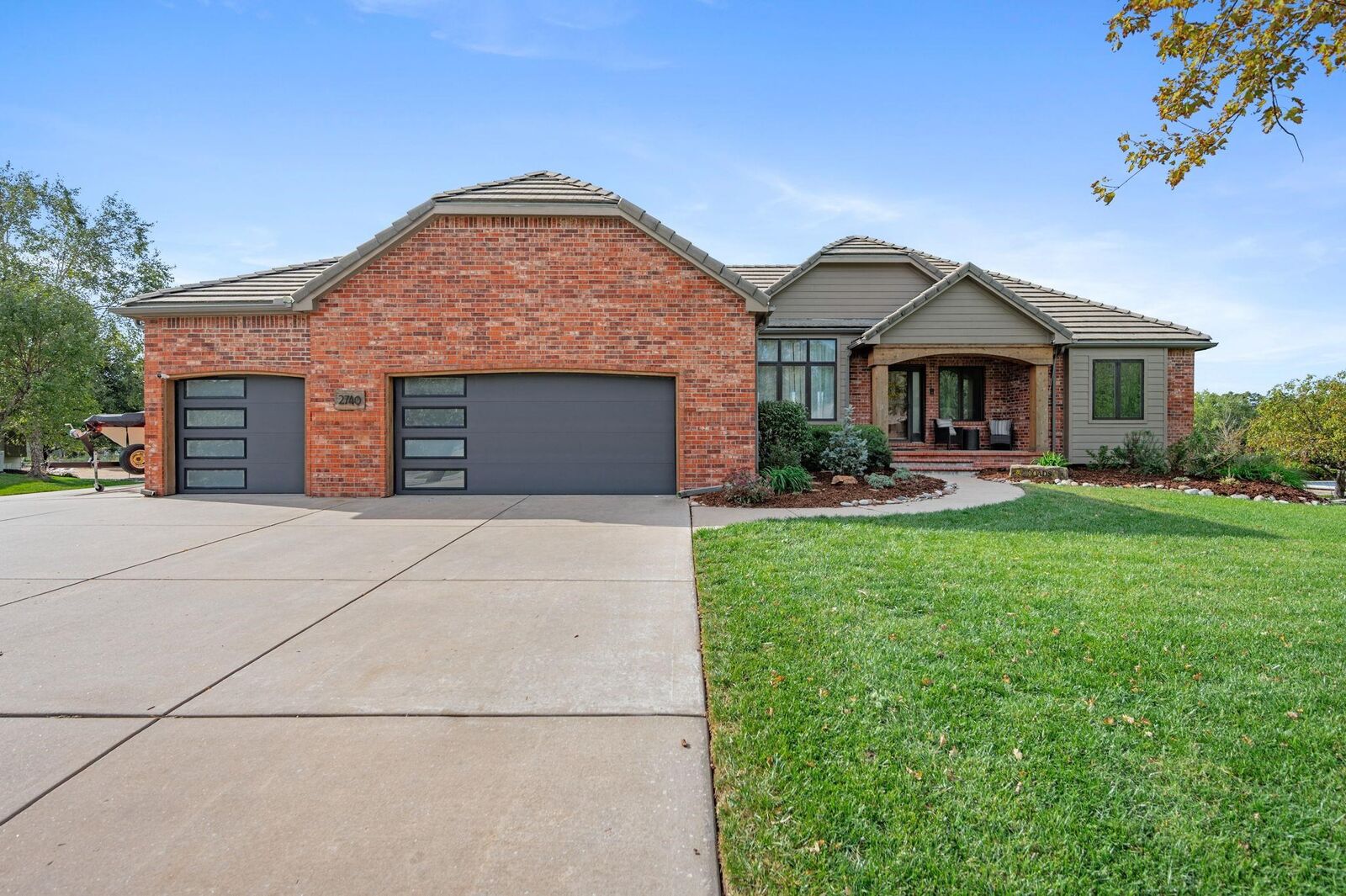 Property Photo: 2740 N North Shore Ct KS 67205