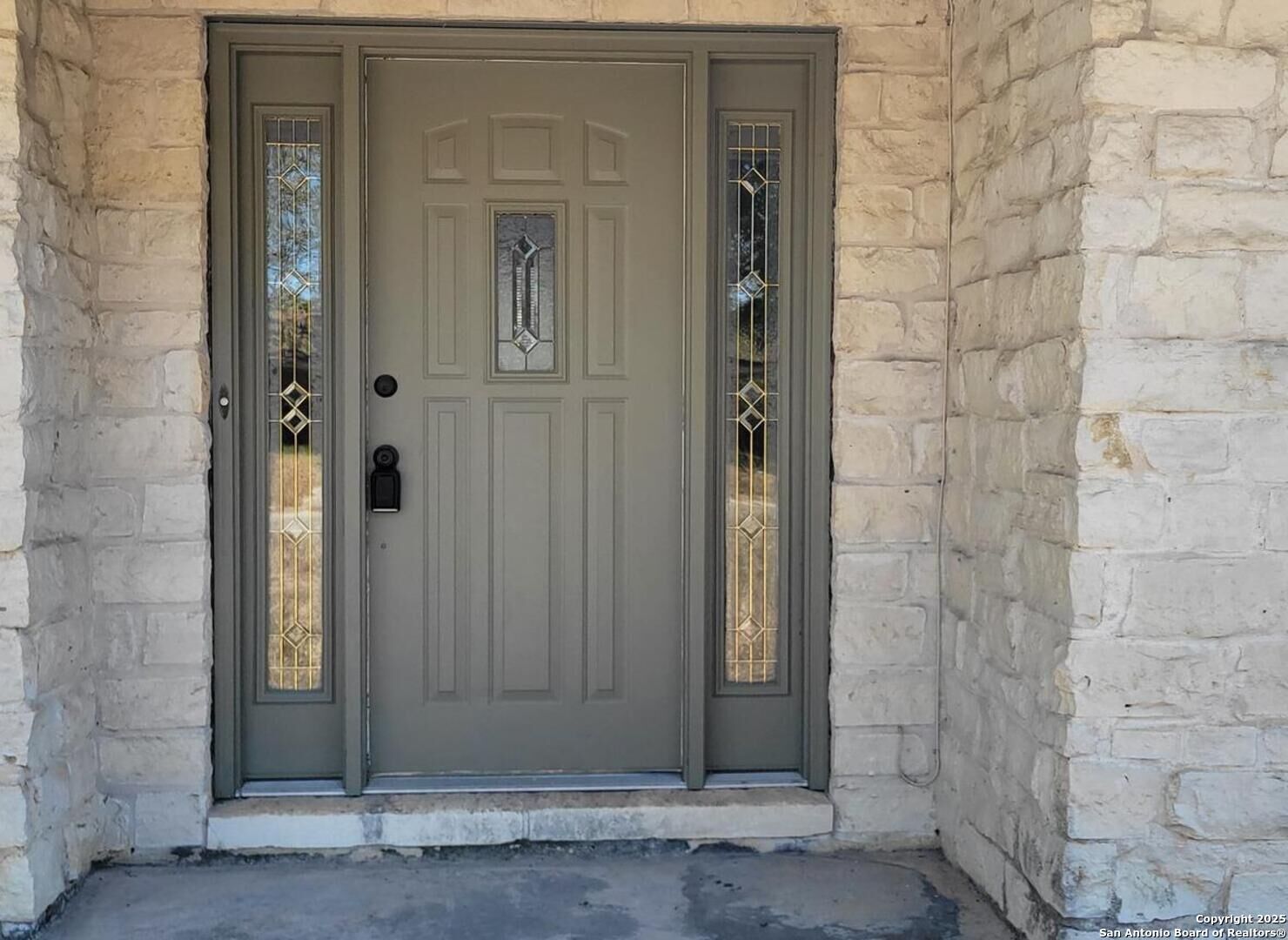 Property Photo:  302 E Byrd  TX 78148 