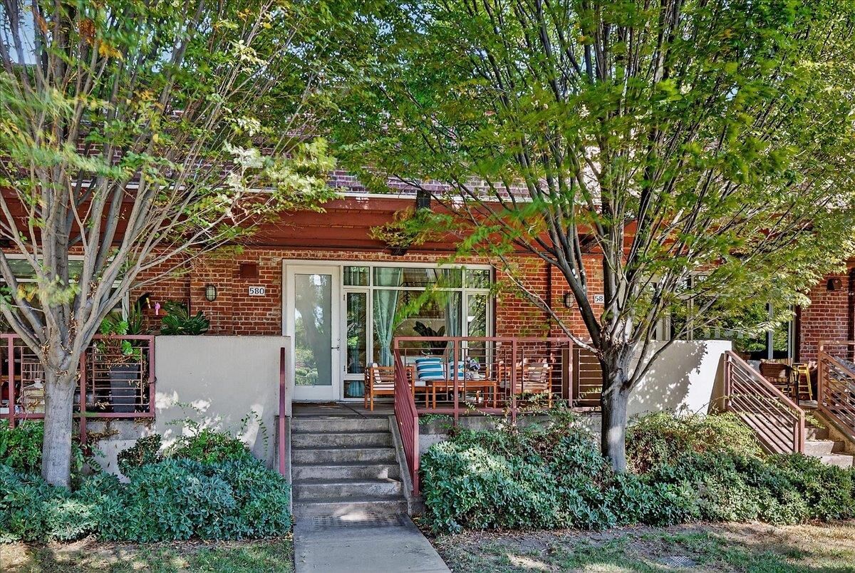 Property Photo: 580 Manzana Place CA 95112