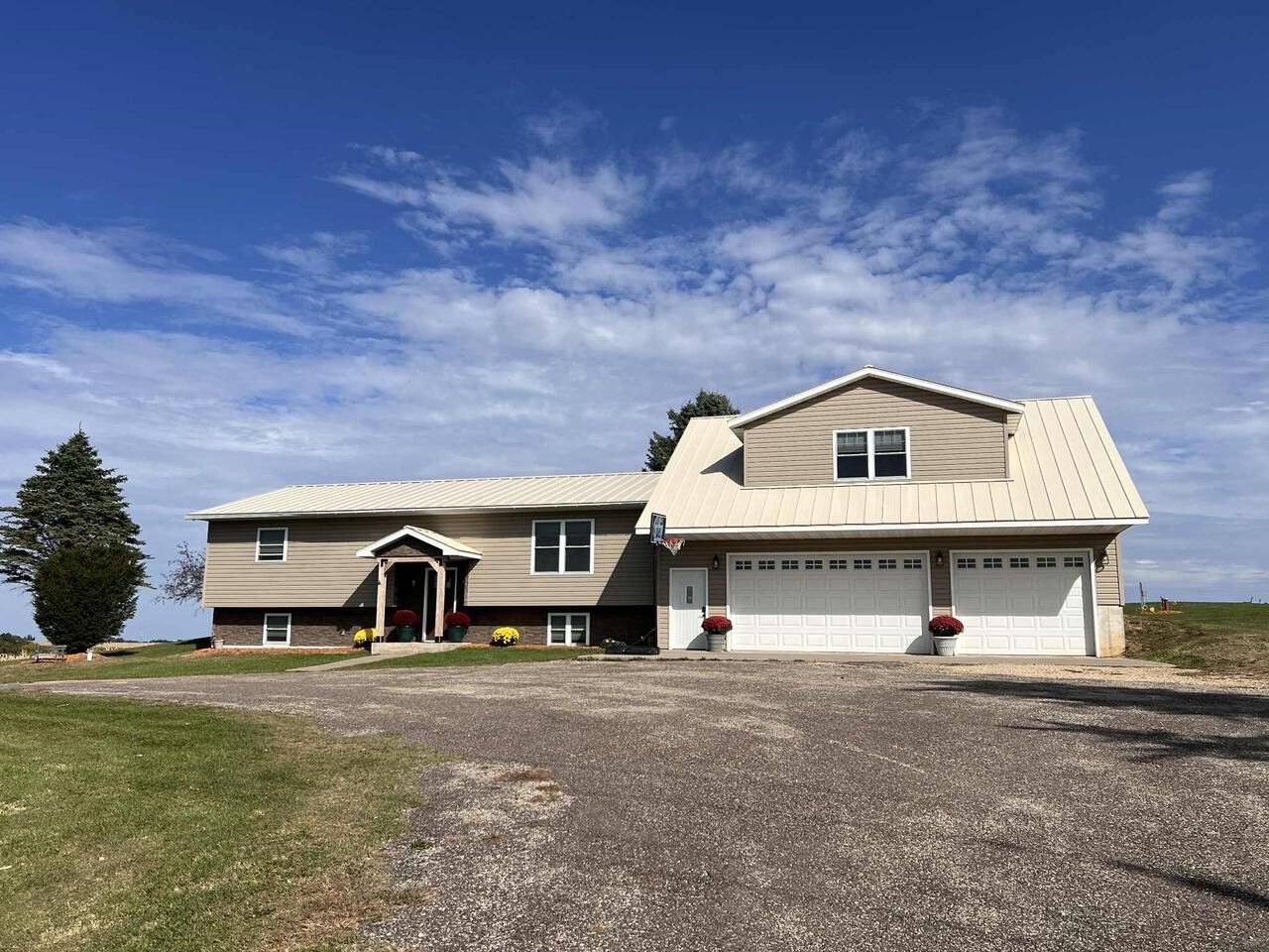 Property Photo:  S4354 Curti Road  WI 54632 