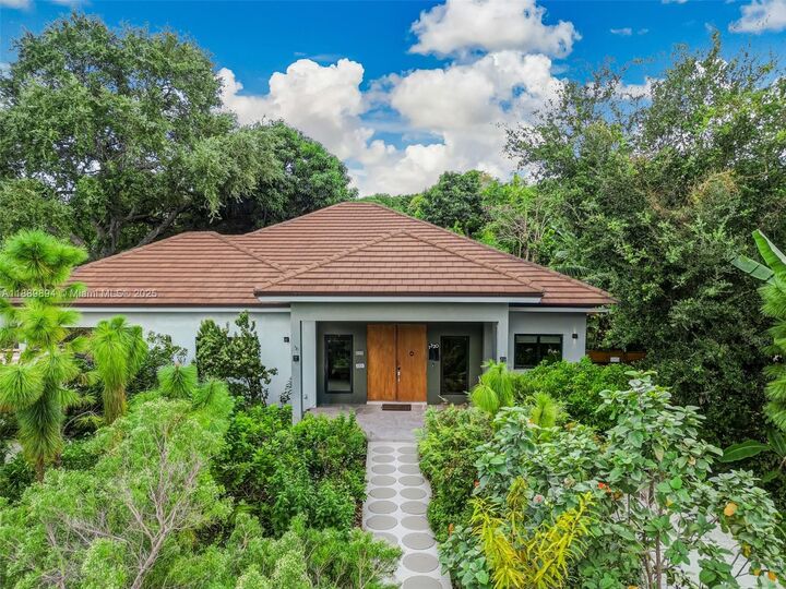 1320 NE 138th St  North Miami FL 33161 photo