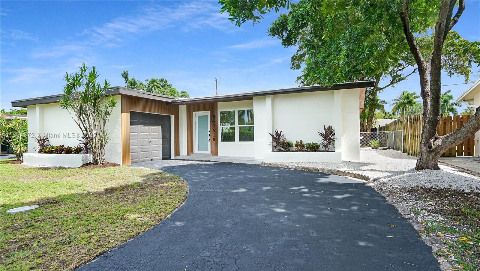 Property Photo: 2510 N Pine Island Rd FL 33322