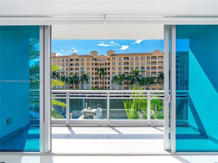 Property Photo: 2950 NE 188th St 225 FL 33180