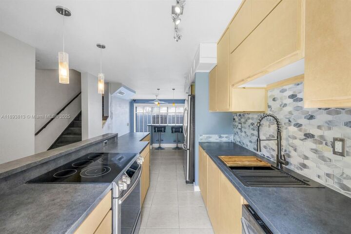 Property Photo:  10900 SW 104th St 122  FL 33176 