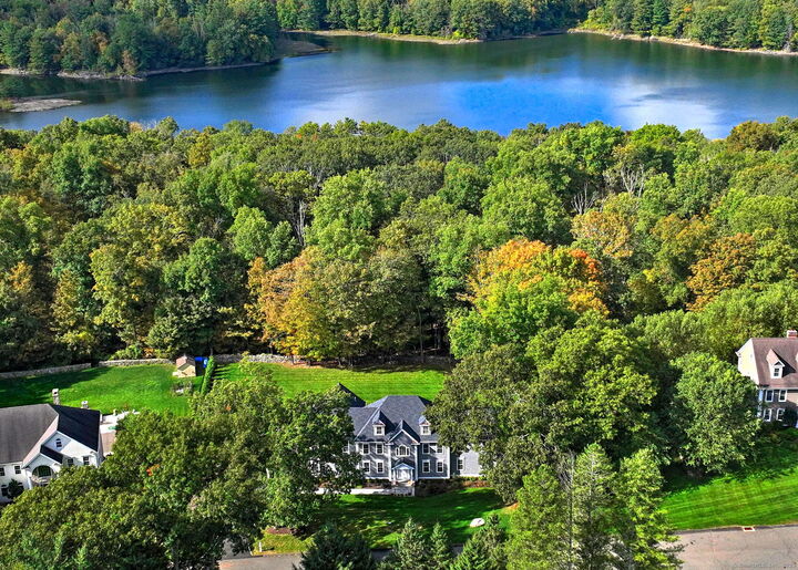 Property Photo:  78 Old Tree Farm Lane  CT 06611
