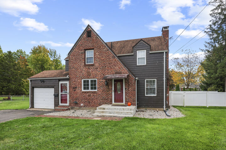 Property Photo: 36 Hartt Lane CT 06111