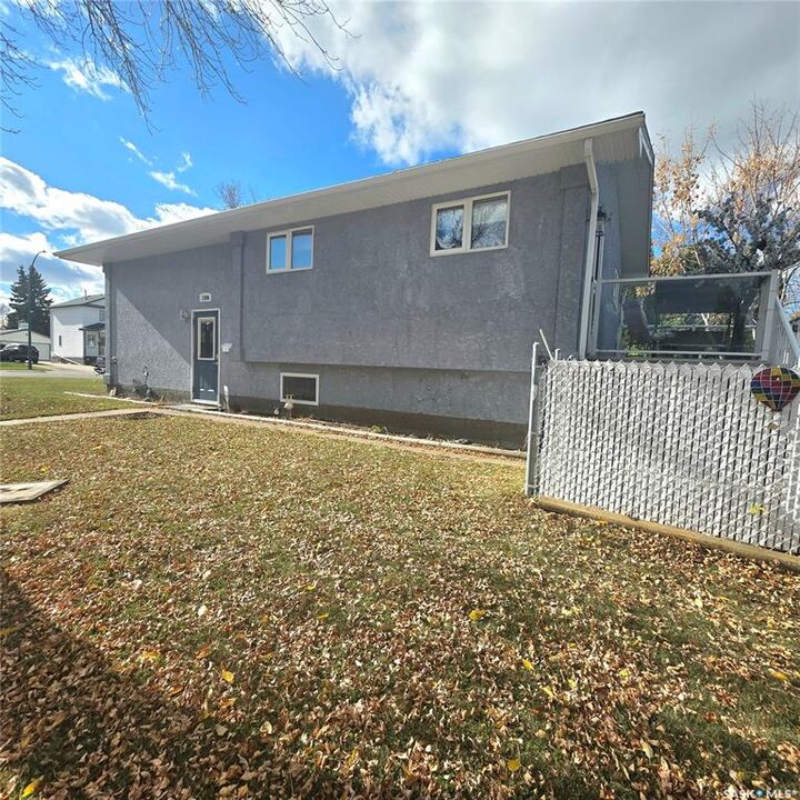 Property Photo:  1596 McIntosh Drive  SK S6V 7B8 