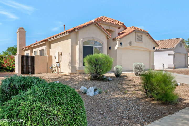 Property Photo:  114 W Freddie Canyon Way  AZ 85755 