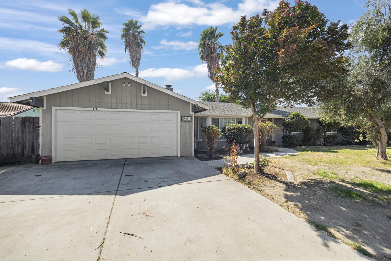 Property Photo:  2721 E Goshen Avenue  CA 93292