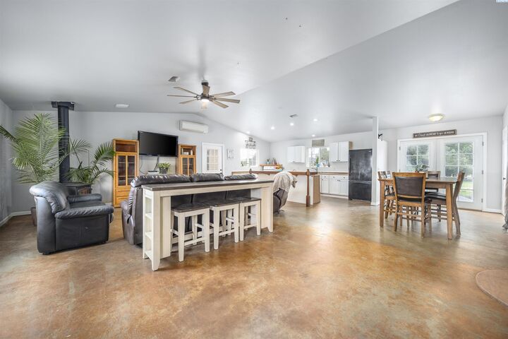 Property Photo: 2975 Hyde Road WA 99354