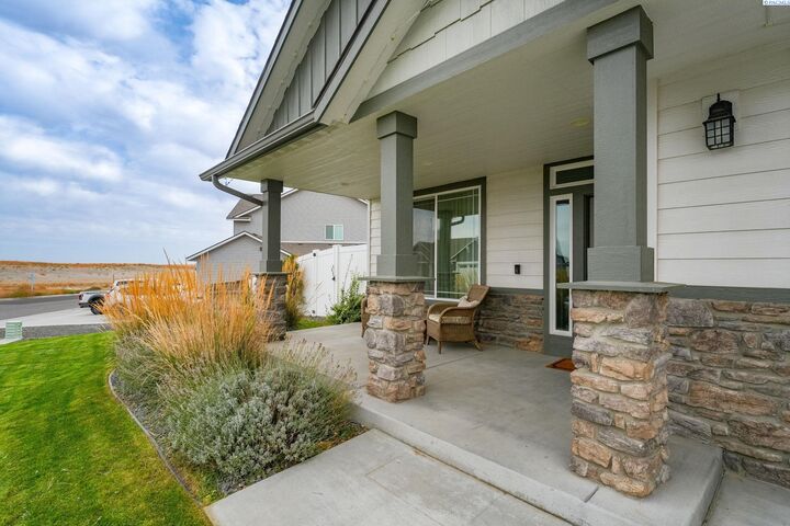 Property Photo: 6006 Nauvoo Lane WA 99301