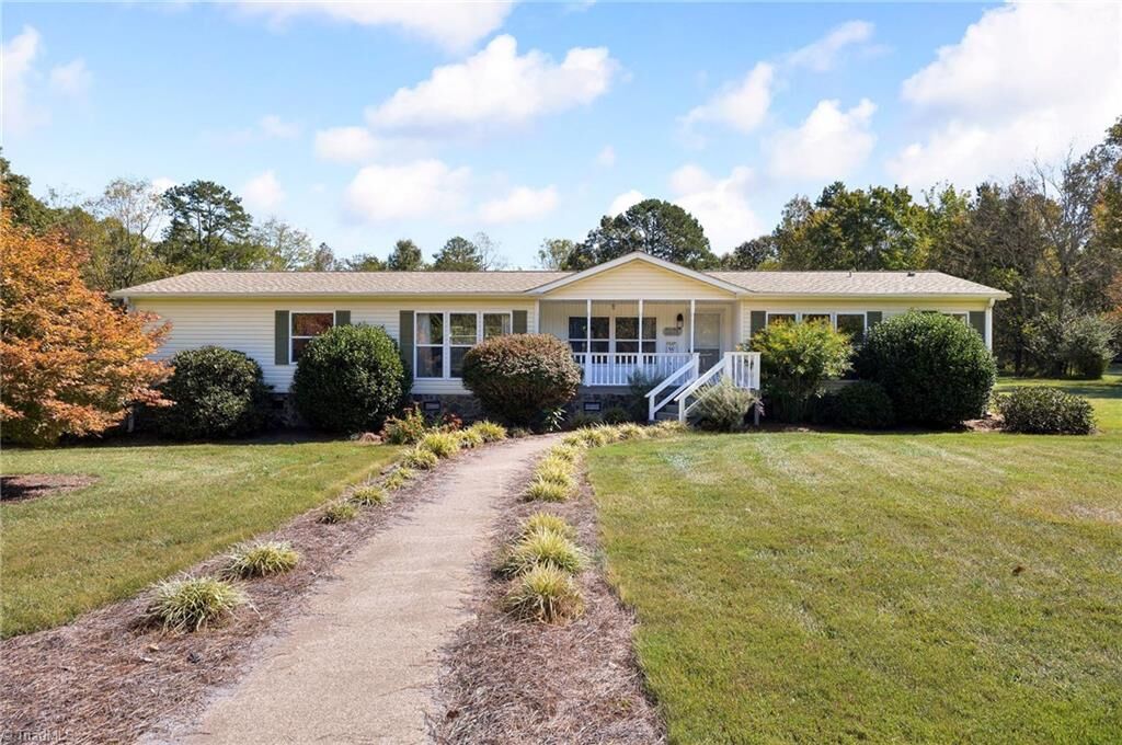 Property Photo: 3225 Courtney Huntsville Road NC 27055