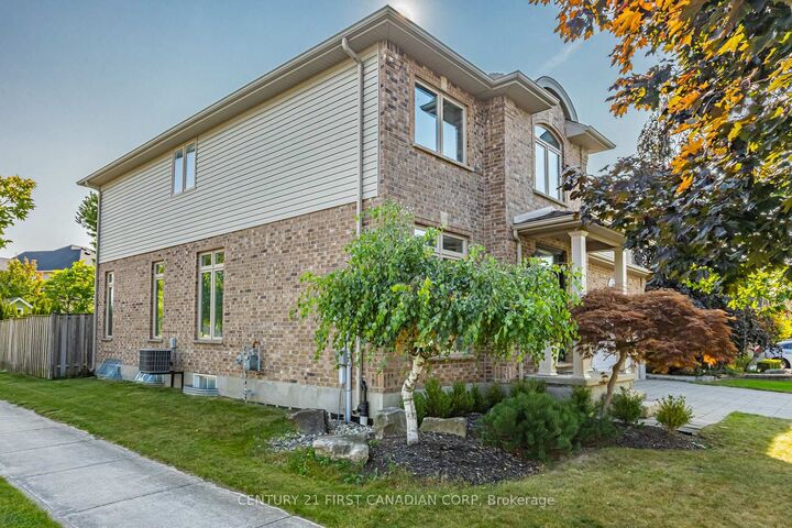 Property Photo: 792 Redtail Trail ON N6H 5X3