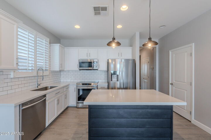 Property Photo:  598 E Hazelnut Lane  AZ 85140 