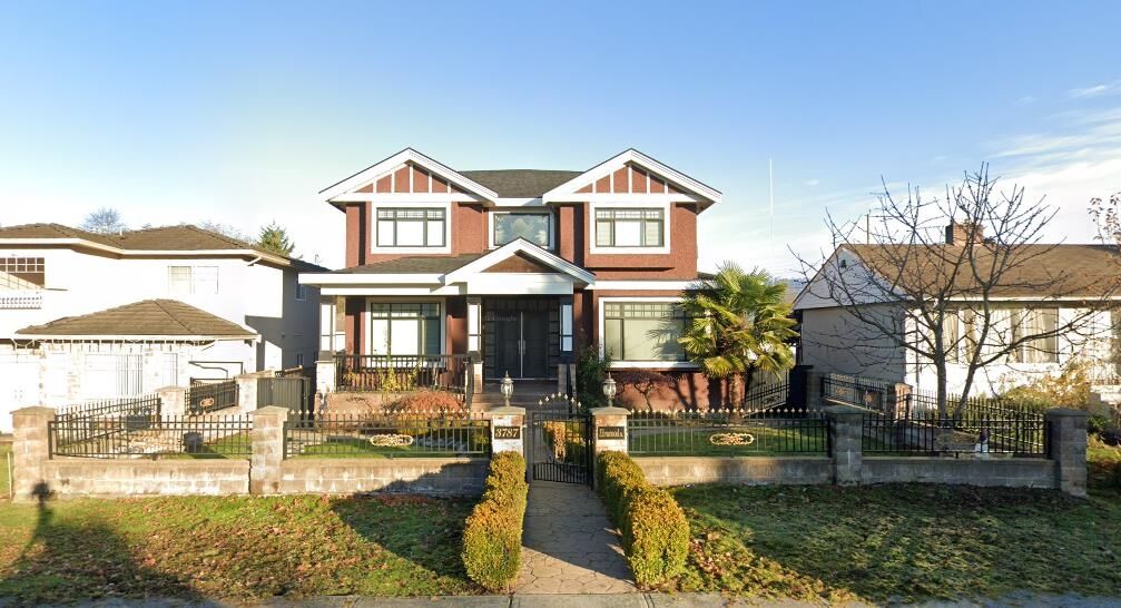 Property Photo:  3787 Elmwood Street 1  BC V5G 1R8 