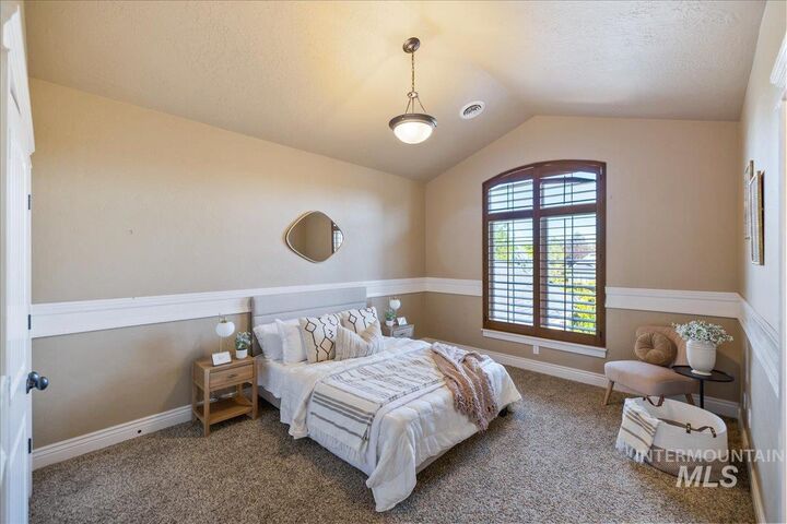 Property Photo: 1479 W Oakhampton Dr ID 83616