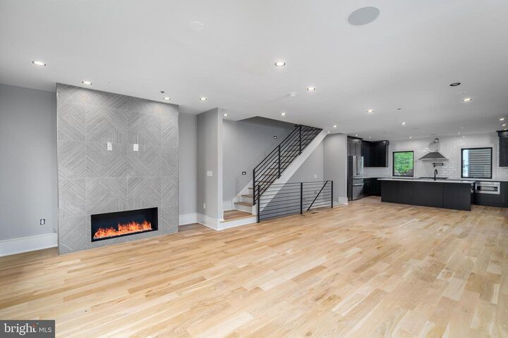 Property Photo: 905 Emily Street PA 19148