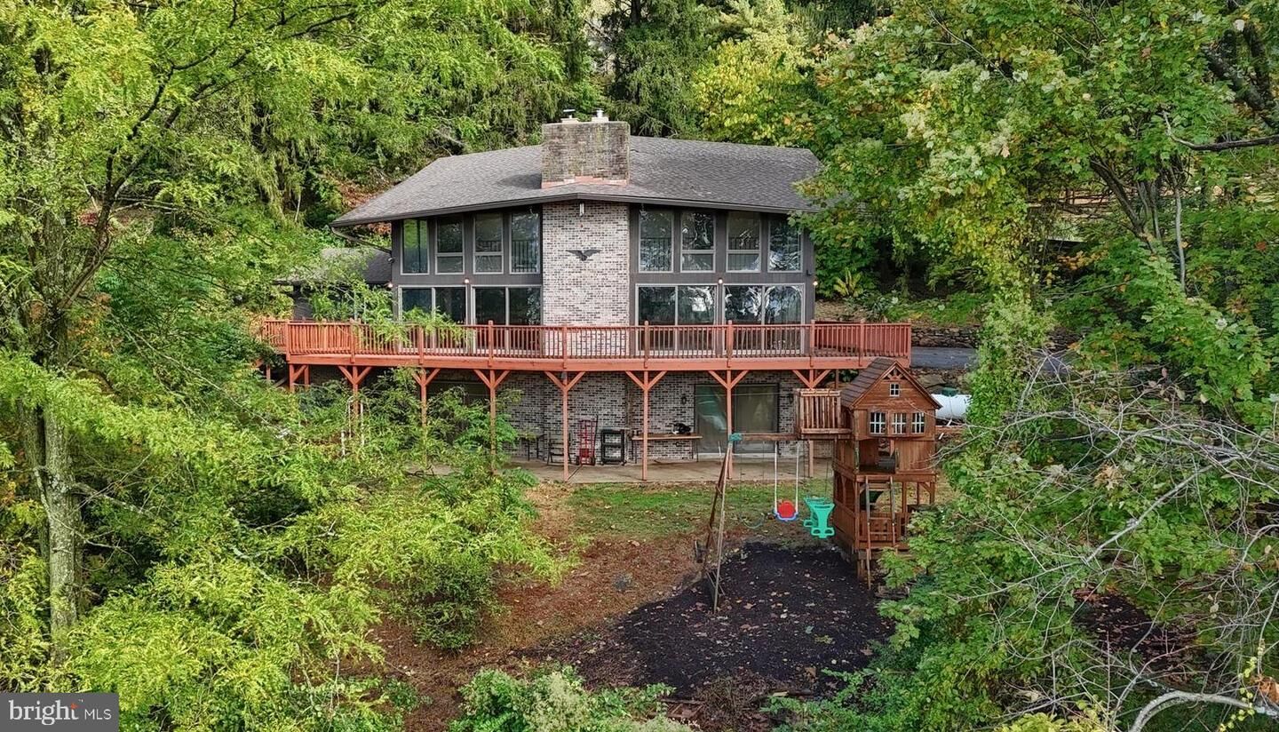 Property Photo: 5 Club Road PA 19565